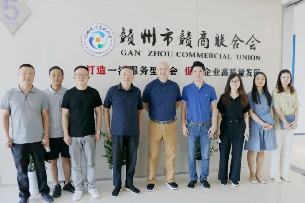 商會(huì)監(jiān)事會(huì)主席、江西憶源多媒體科技有限公司董事長(zhǎng)徐林楠一行來(lái)商會(huì)秘書(shū)處參觀交流